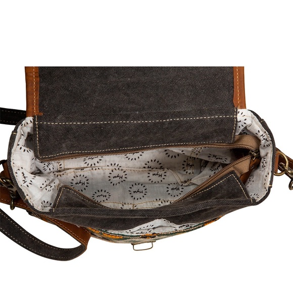 MYRA SENECA FALLS MESSENGER BAG-NWT - Picture 6 of 7